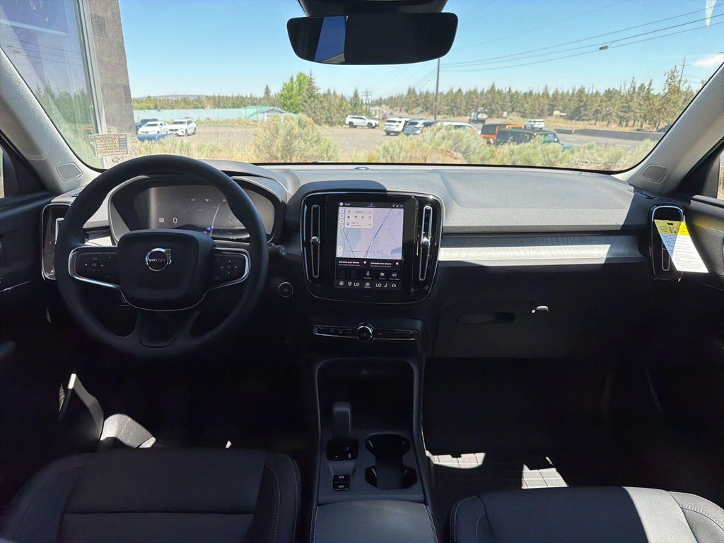 2026 Volvo XC40 CORE, B5 AWD GAS (MILD HYBRID), DARK 照片 10
