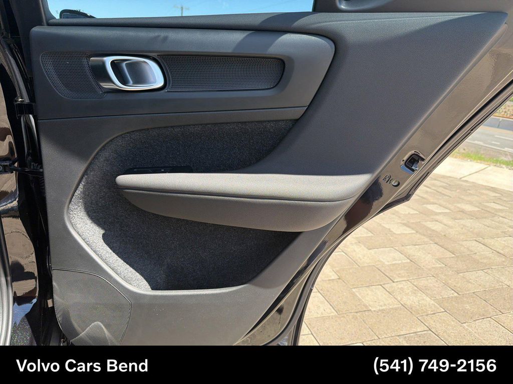 صورة مصغرة 23 لـ 2026 Volvo XC40 CORE, B5 AWD GAS (MILD HYBRID), DARK