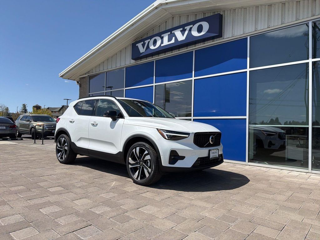 New 2026 Volvo XC40 Ultra, B5 AWD Gas (mild hybrid), Dark
