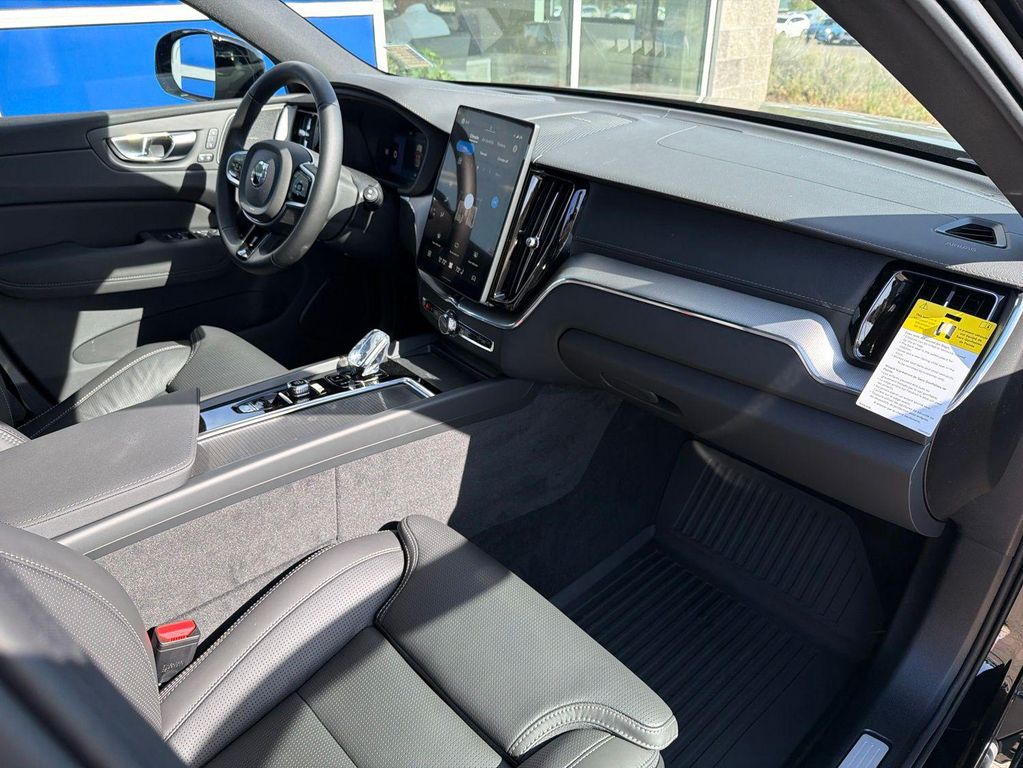 2026 Volvo XC60 PLUG-IN HYBRID BLACK EDITION ULTRA, T8 AWD EL thumbnail 27