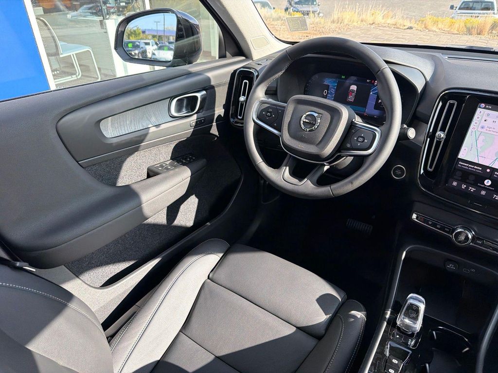 2026 Volvo XC40 PLUS, B5 AWD GAS (MILD HYBRID), DARK 照片 12