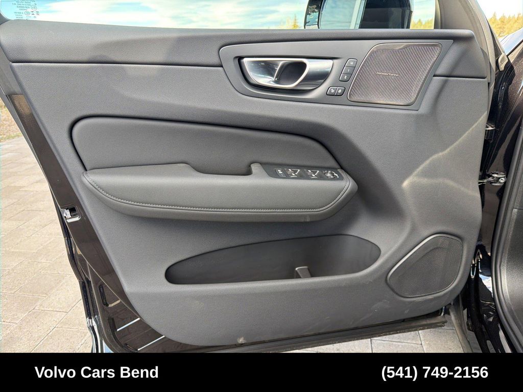 صورة مصغرة 18 لـ 2026 Volvo XC60 B5 ULTRA BLACK EDITION