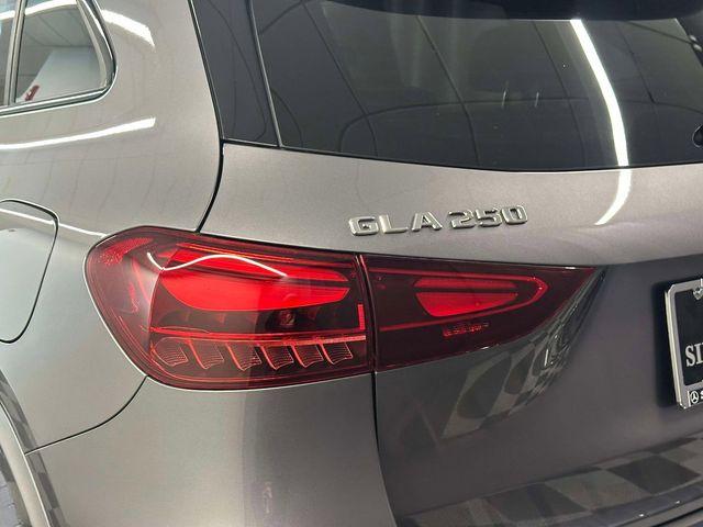 MERCEDES-BENZ GLA - 9