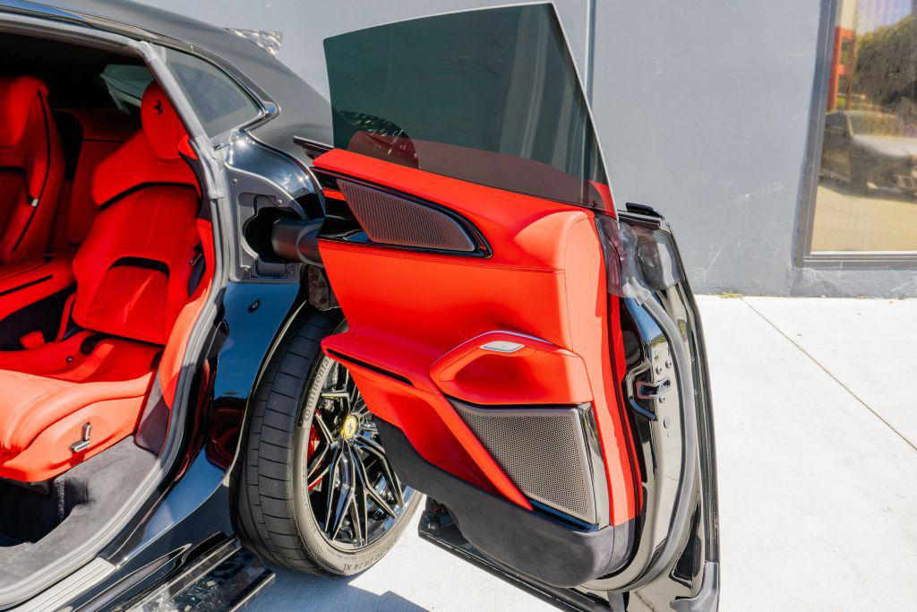 صورة مصغرة 61 لـ 2025 Ferrari PUROSANGUE SPORT UTILITY 4D