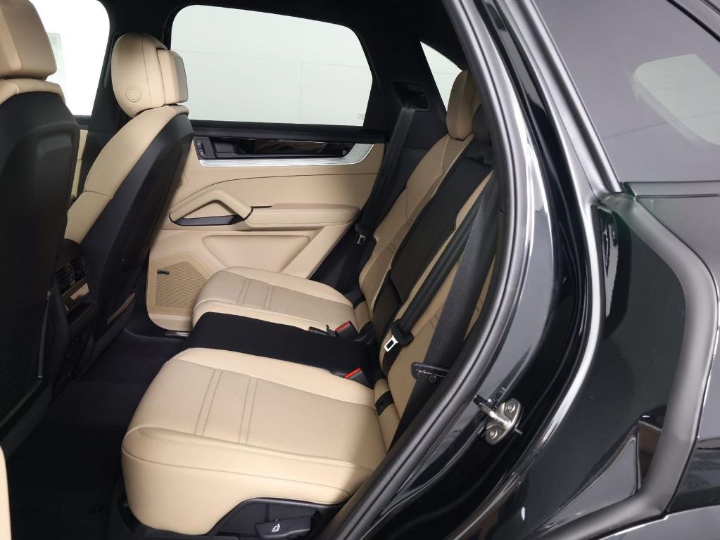 2026 Porsche CAYENNE BASE 缩略图 18