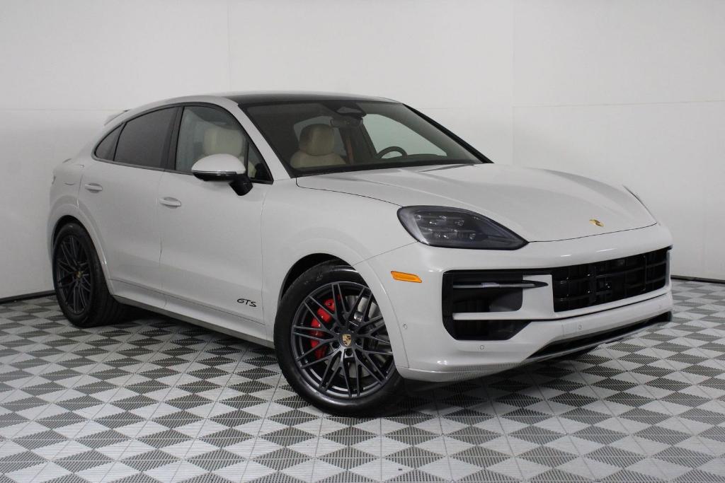 PORSCHE CAYENNE GTS - 9