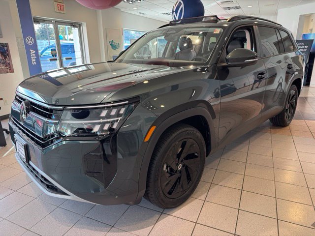 New 2027 Volkswagen Atlas SE w/Technology