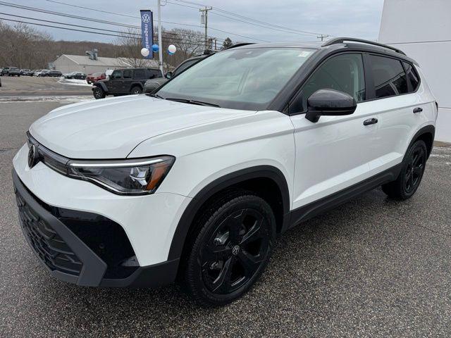 New 2026 Volkswagen Taos SE Black