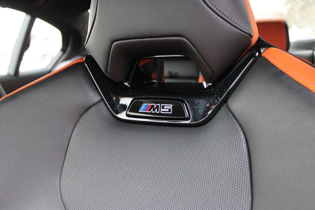 صورة مصغرة 11 لـ 2026 BMW M5 BASE