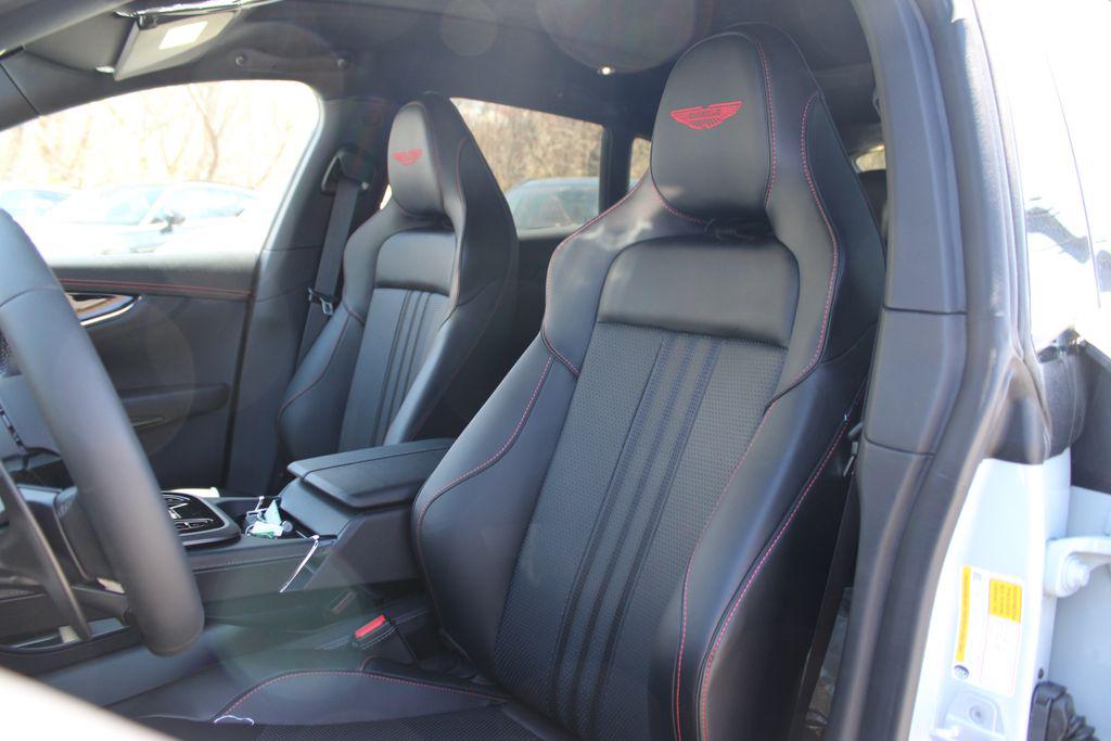 صورة 9 لـ 2026 Aston Martin DBX 707