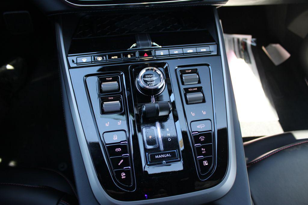 صورة مصغرة 14 لـ 2026 Aston Martin DBX 707