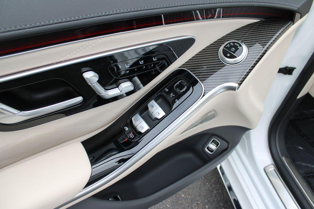 صورة 10 لـ 2024 Mercedes-BENZ AMG S 63 E 4MATIC