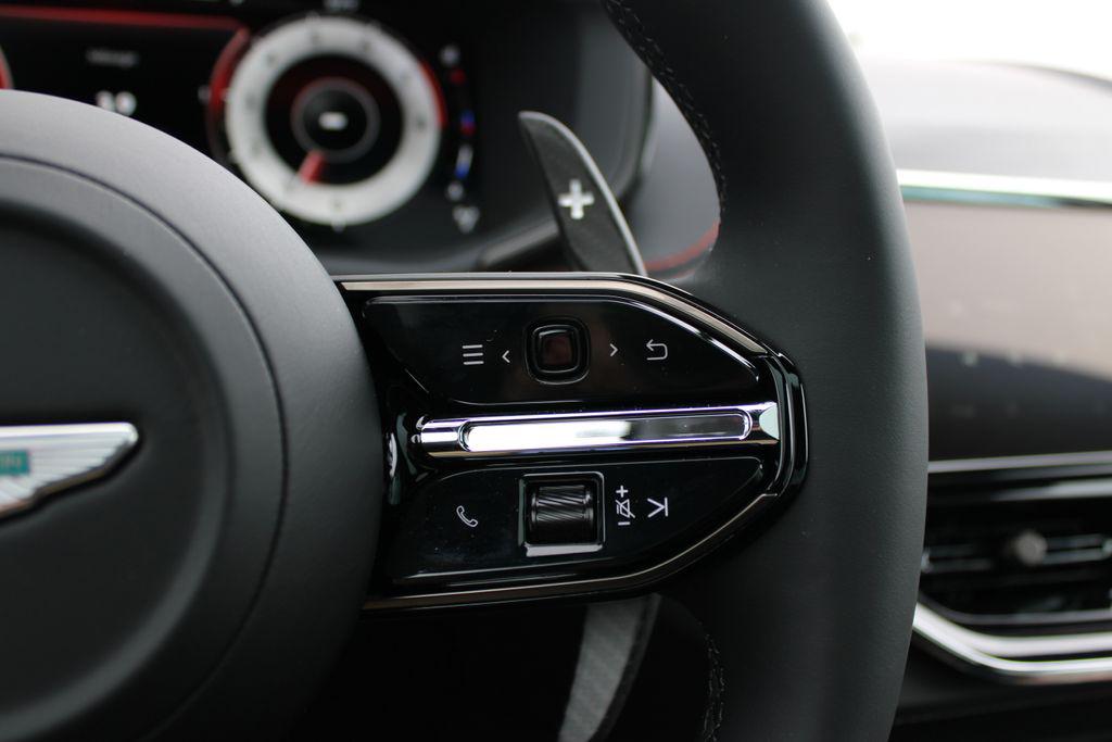 2026 Aston Martin DBX S 缩略图 13
