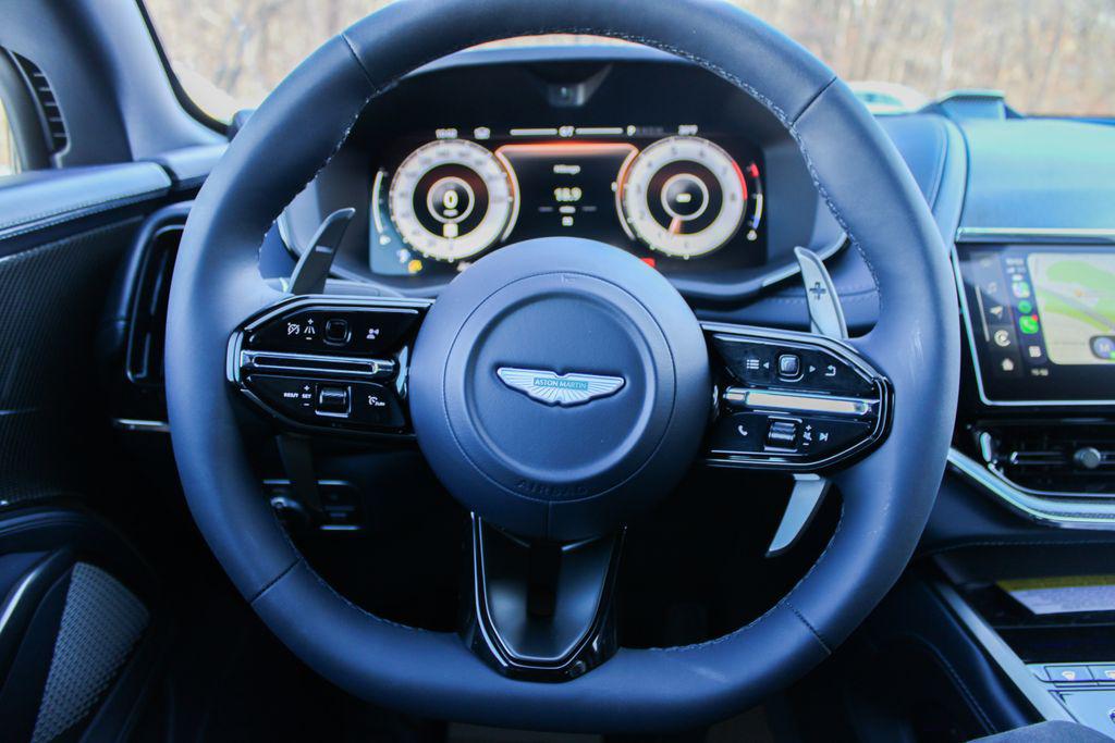 2026 Aston Martin DBX S — миниатюра 16
