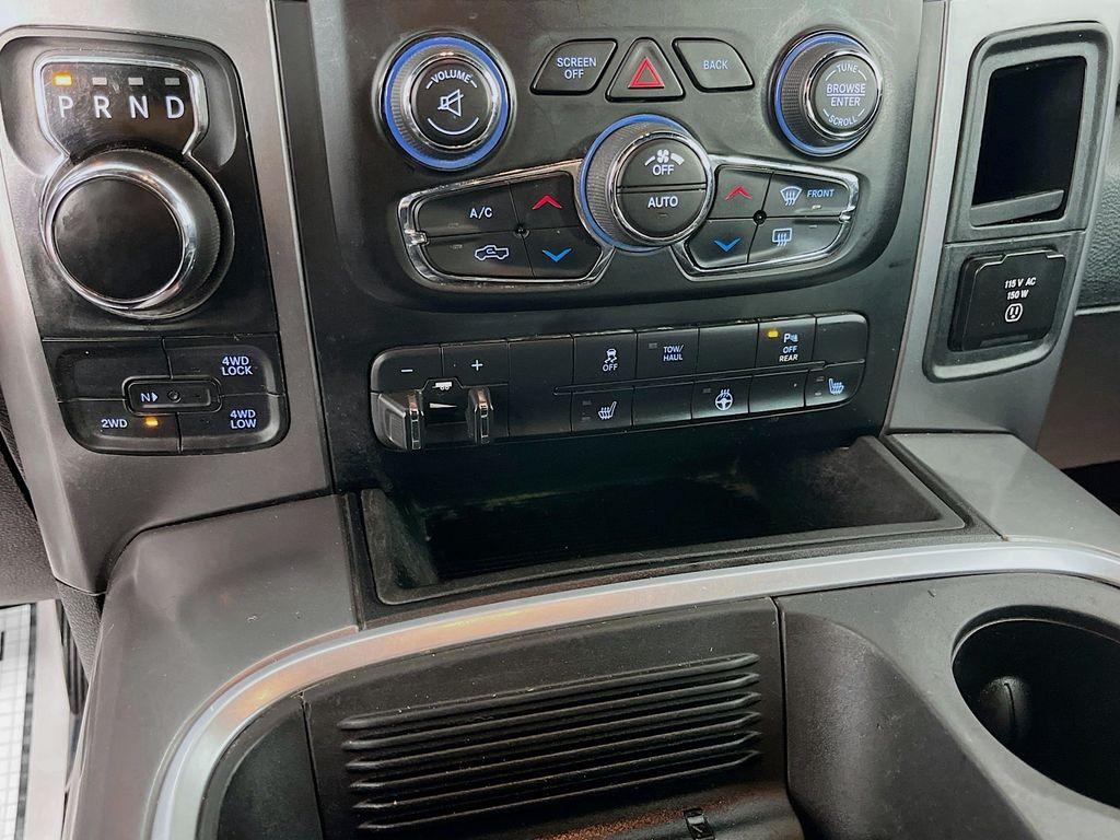2021 RAM 1500 CLASSIC SLT — миниатюра 22