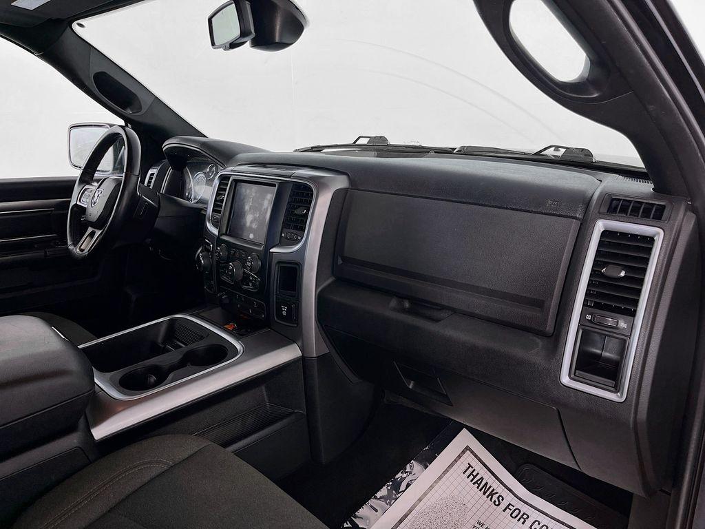 2021 RAM 1500 CLASSIC SLT — миниатюра 32