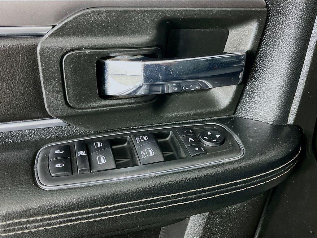2021 RAM 1500 CLASSIC SLT — миниатюра 24