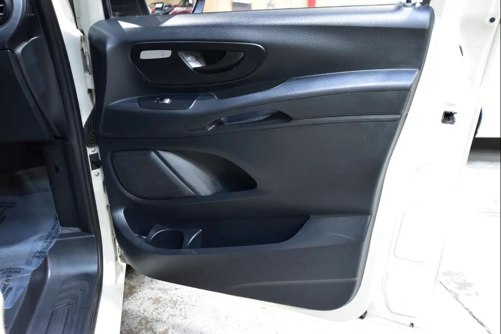 2020 Mercedes-BENZ METRIS BASE — фото 35