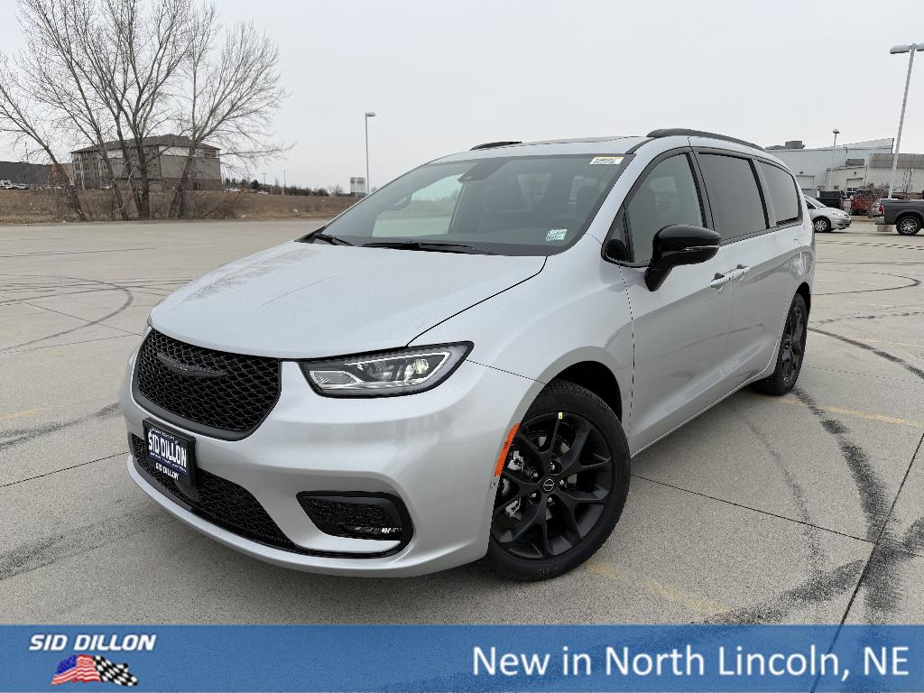 New 2026 Chrysler Pacifica Limited