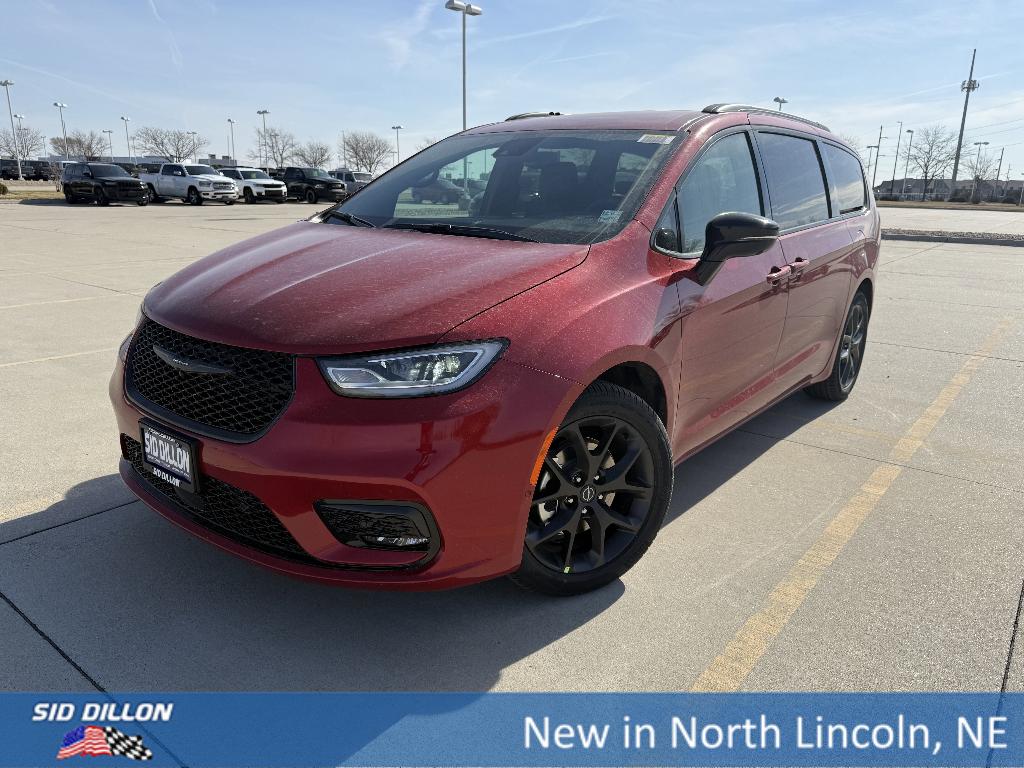New 2026 Chrysler Pacifica Select