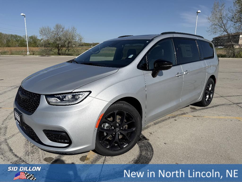 New 2026 Chrysler Pacifica Limited