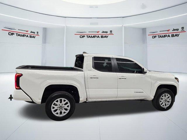 صورة 8 لـ 2025 Toyota TACOMA SR5