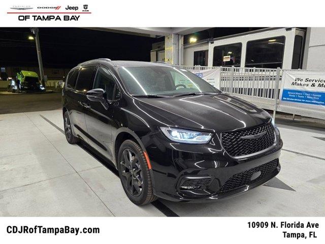 New 2026 Chrysler Pacifica Limited