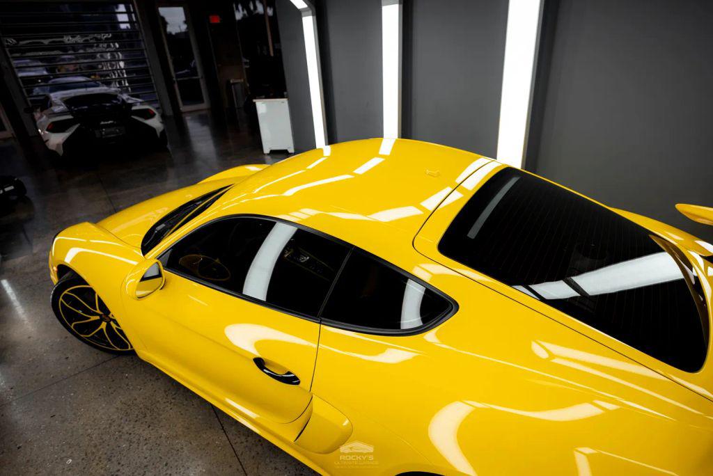 2021 Porsche 718 CAYMAN GT4 照片 18