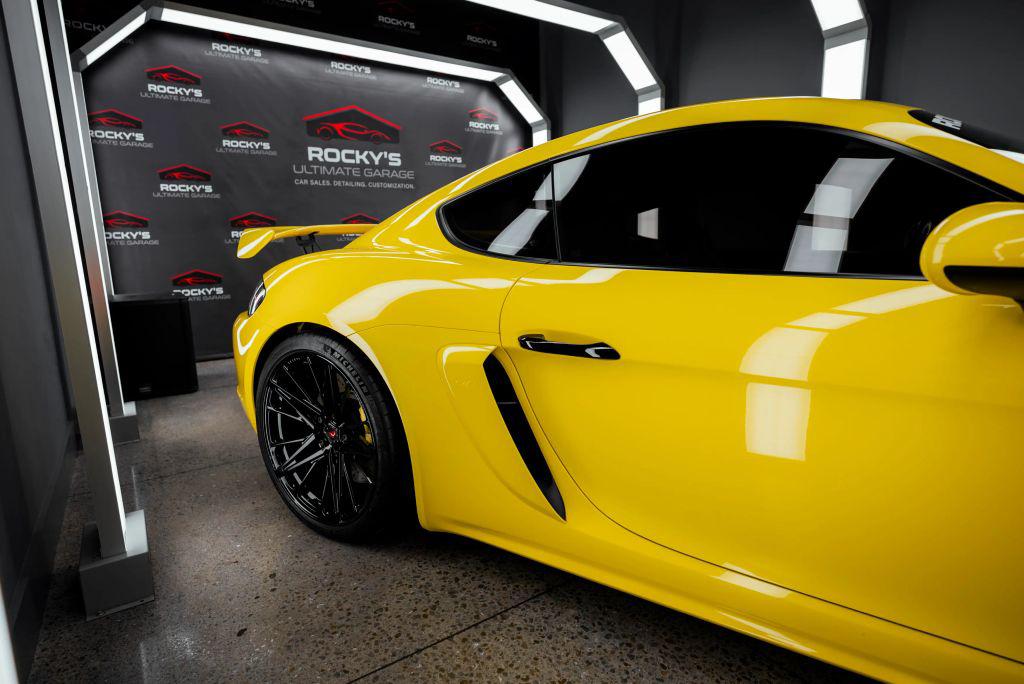 2021 Porsche 718 CAYMAN GT4 照片 6