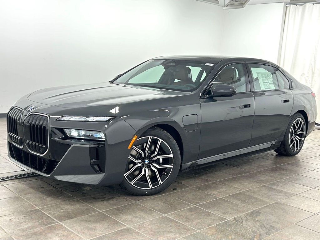 New 2026 BMW 750e i xDrive
