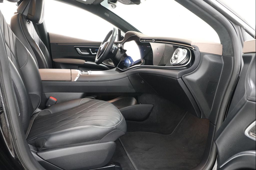 صورة مصغرة 46 لـ 2023 Mercedes-BENZ EQS