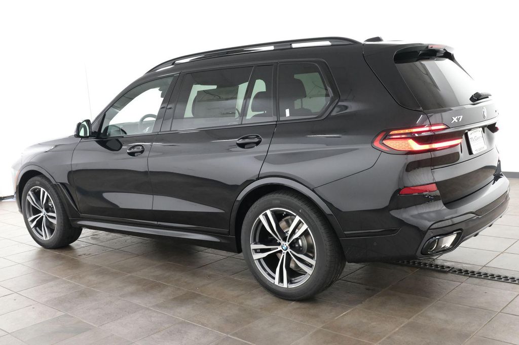 صورة 3 لـ 2027 BMW X7 XDRIVE40I
