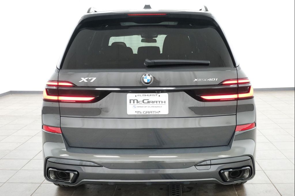 صورة 5 لـ 2027 BMW X7 XDRIVE40I