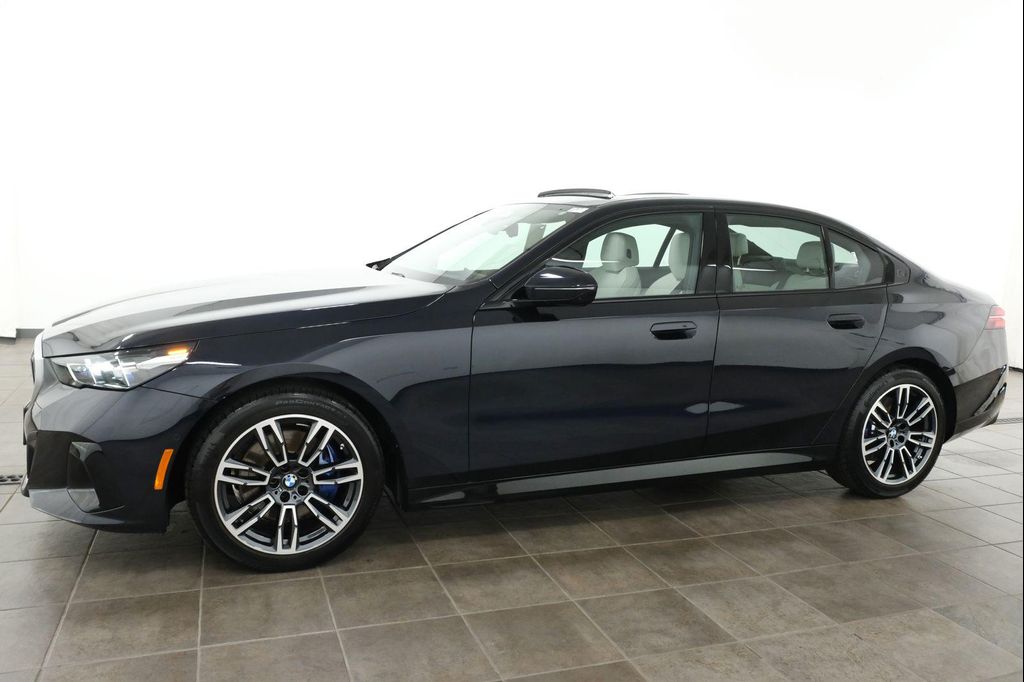 2025 BMW 530 XDRIVE — фото 2