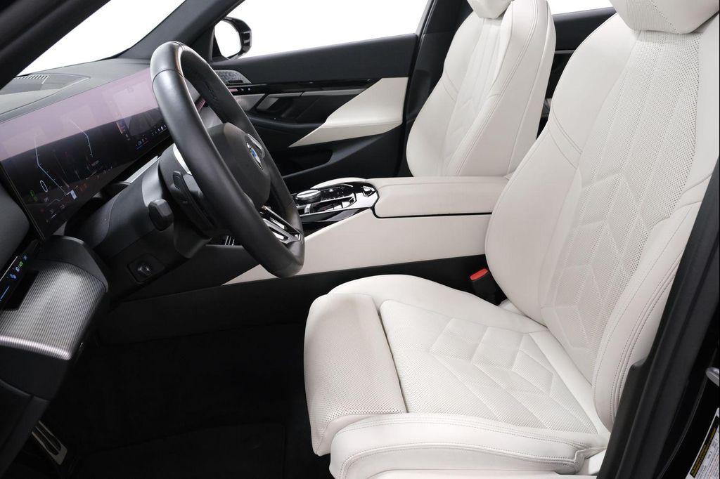 صورة مصغرة 30 لـ 2025 BMW 530 XDRIVE