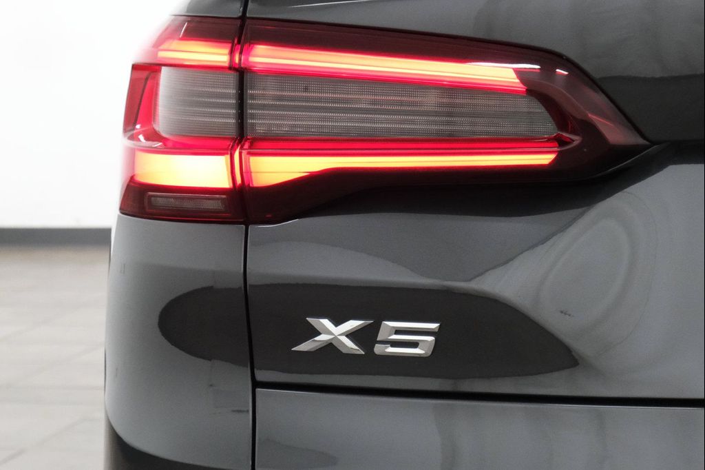 صورة 4 لـ 2021 BMW X5 PHEV XDRIVE45E