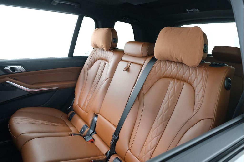 صورة مصغرة 32 لـ 2026 BMW X7 M60I