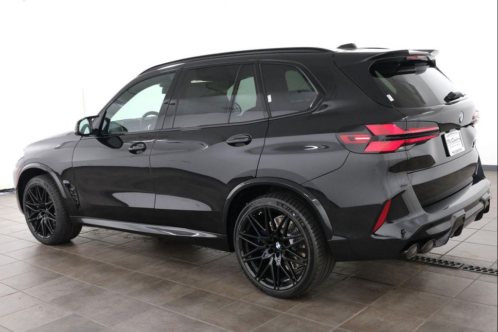 صورة 5 لـ 2026 BMW X5 M BASE