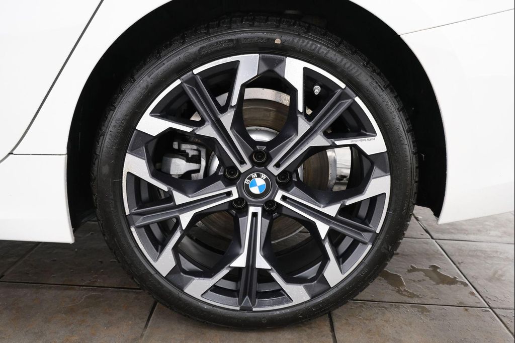 صورة مصغرة 36 لـ 2025 BMW 330 XDRIVE