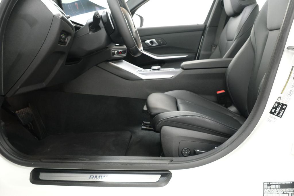 صورة مصغرة 31 لـ 2025 BMW 330 XDRIVE