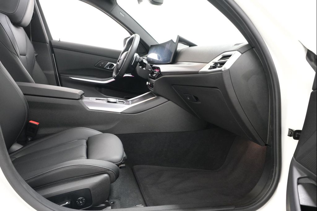 صورة مصغرة 40 لـ 2025 BMW 330 XDRIVE