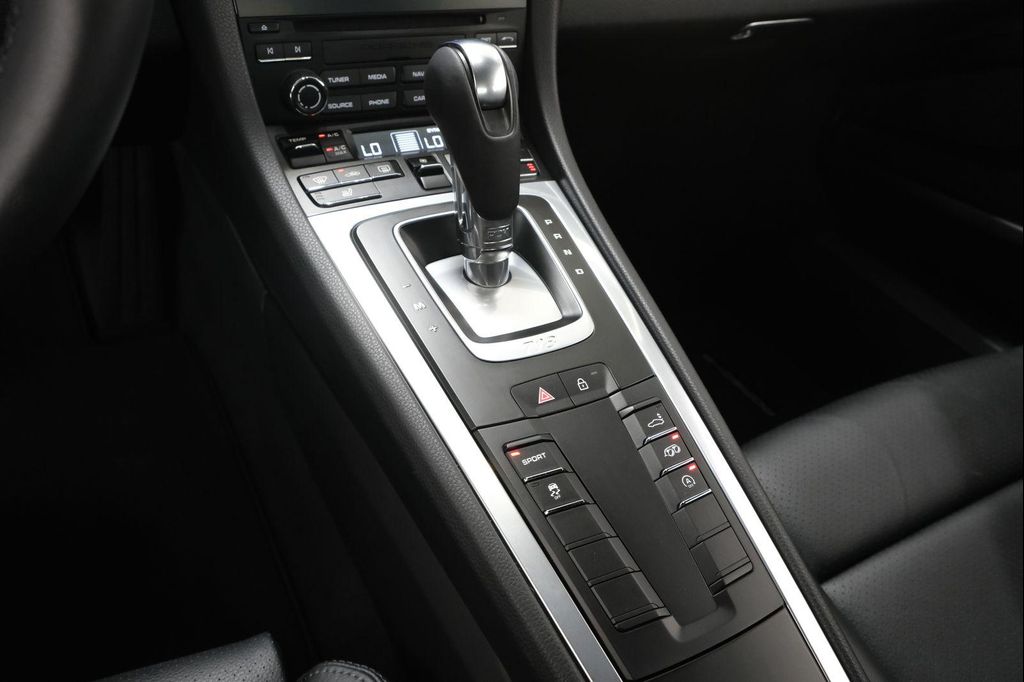 صورة 21 لـ 2021 Porsche 718 CAYMAN T