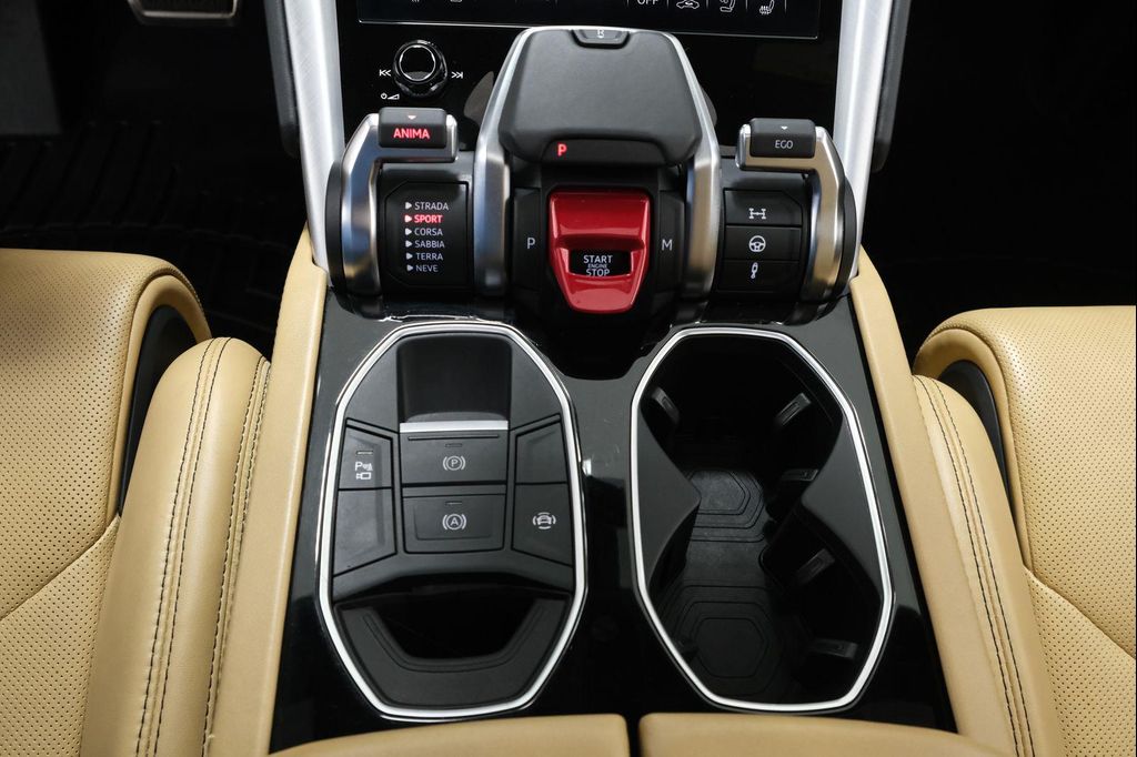صورة 25 لـ 2020 Lamborghini URUS BASE