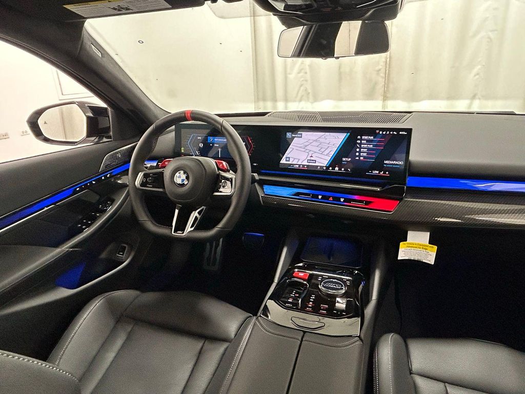 صورة مصغرة 16 لـ 2026 BMW M5 BASE
