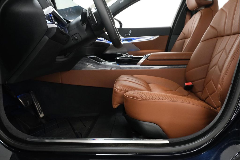2025 BMW 760 XDRIVE — миниатюра 30