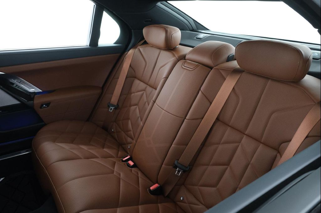 2025 BMW 760 XDRIVE — миниатюра 32
