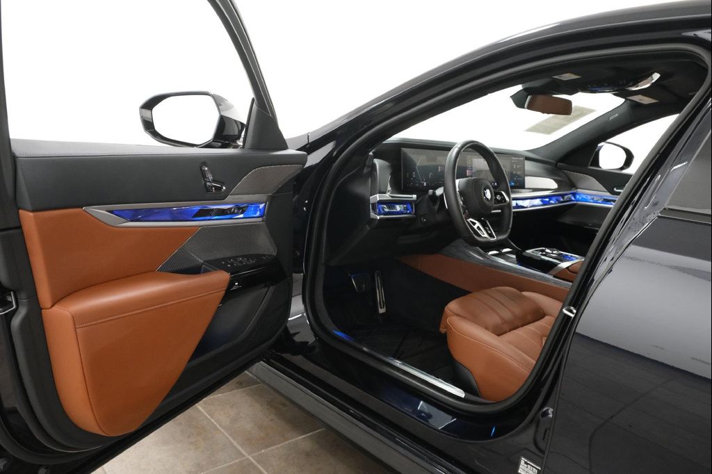2025 BMW 760 XDRIVE — миниатюра 24