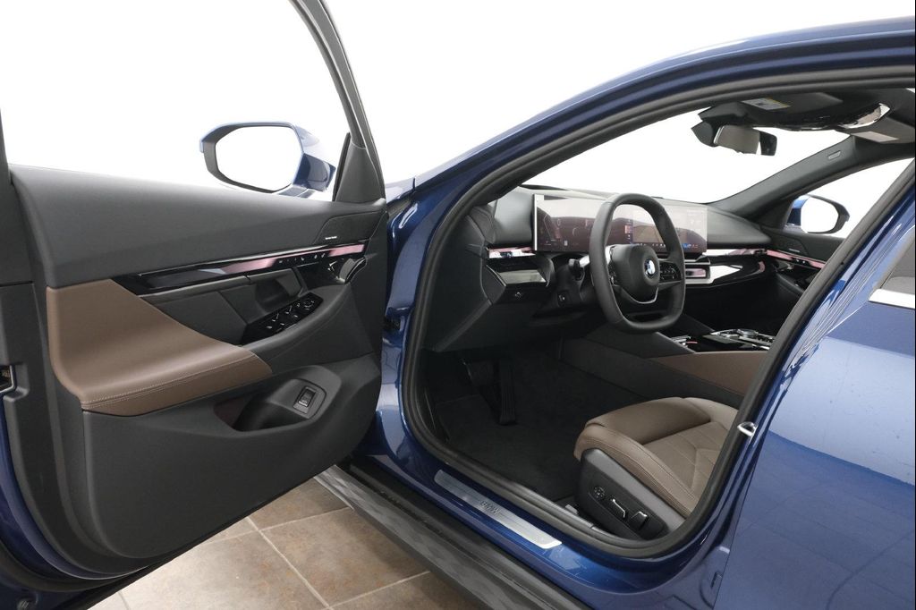 2027 BMW 530 XDRIVE 缩略图 26