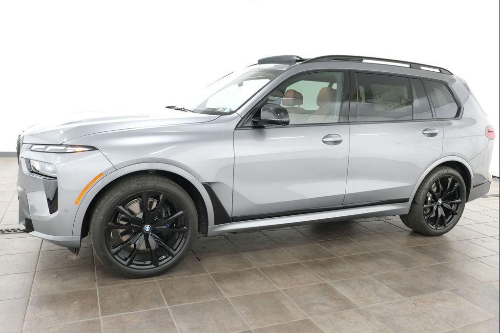 صورة 2 لـ 2026 BMW X7 M60I