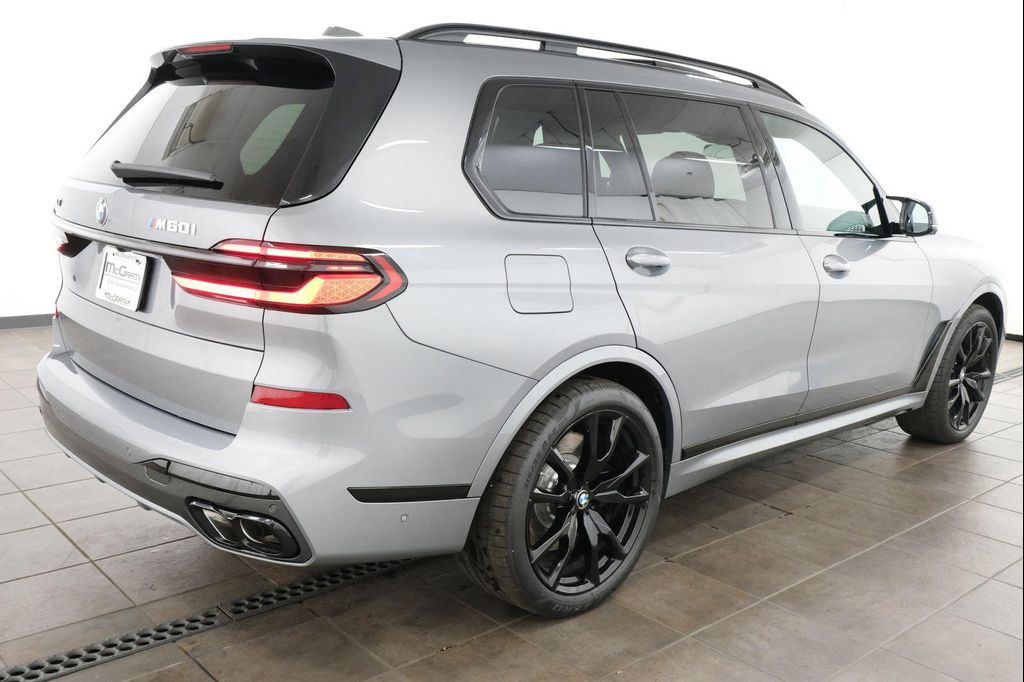 صورة 7 لـ 2026 BMW X7 M60I